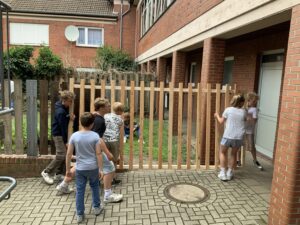 Mehr über den Artikel erfahren Ein Tor für den Schulgarten